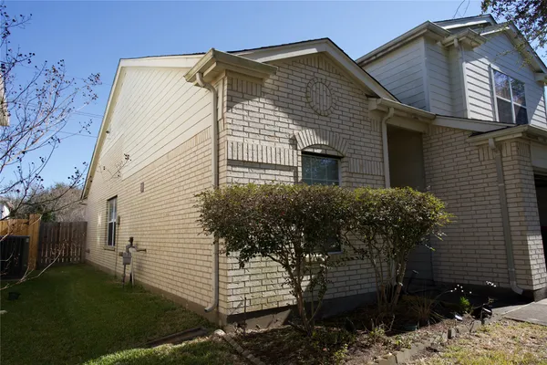 $2,050 | 10307 Sugarbridge Trail, Sugar Land, TX 77498