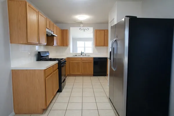 $2,050 | 10307 Sugarbridge Trail, Sugar Land, TX 77498