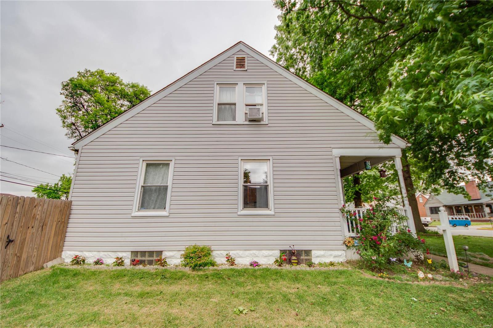 402 Doerr Street Roxana, IL 62084 - Photo 3 of 27