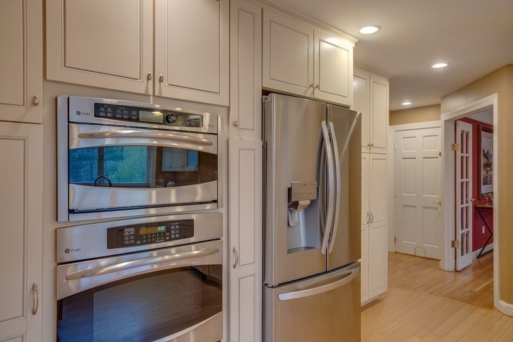 141 Perkins Row Topsfield, MA 01983 - Photo 11 of 37