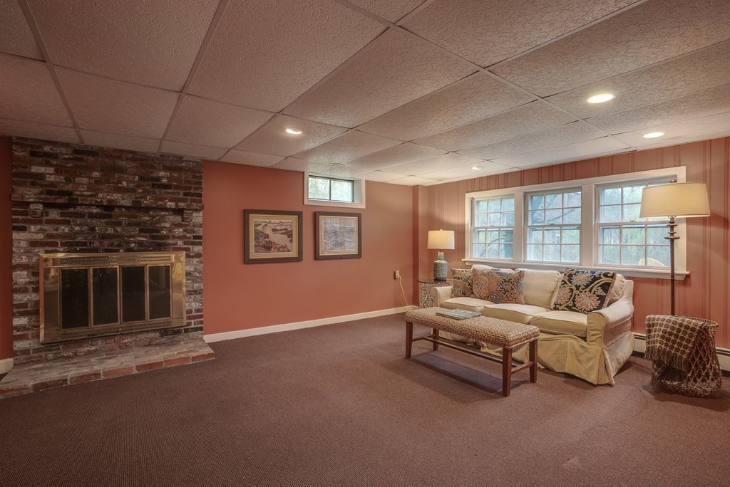 141 Perkins Row Topsfield, MA 01983 - Photo 33 of 37