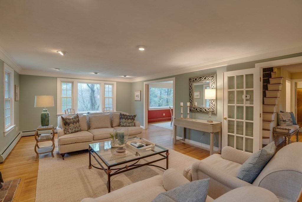 141 Perkins Row Topsfield, MA 01983 - Photo 4 of 37