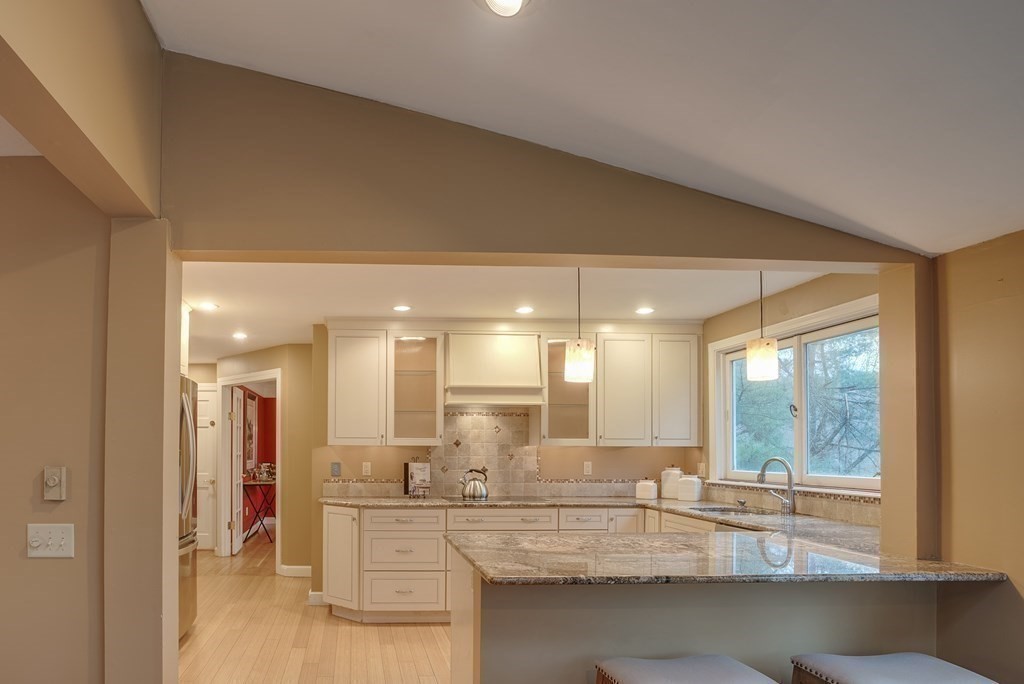 141 Perkins Row Topsfield, MA 01983 - Photo 9 of 37