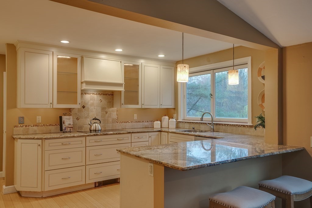 141 Perkins Row Topsfield, MA 01983 - Photo 10 of 37