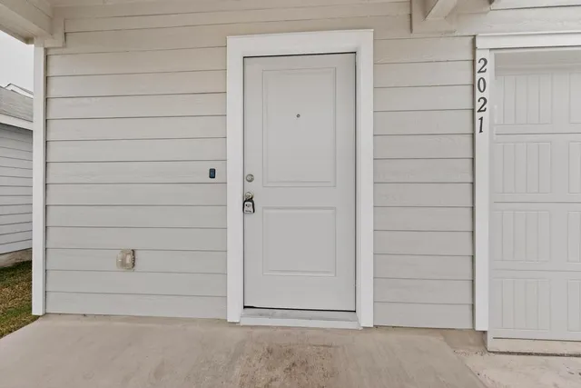 a picture of a bathroom with a picture of a picture