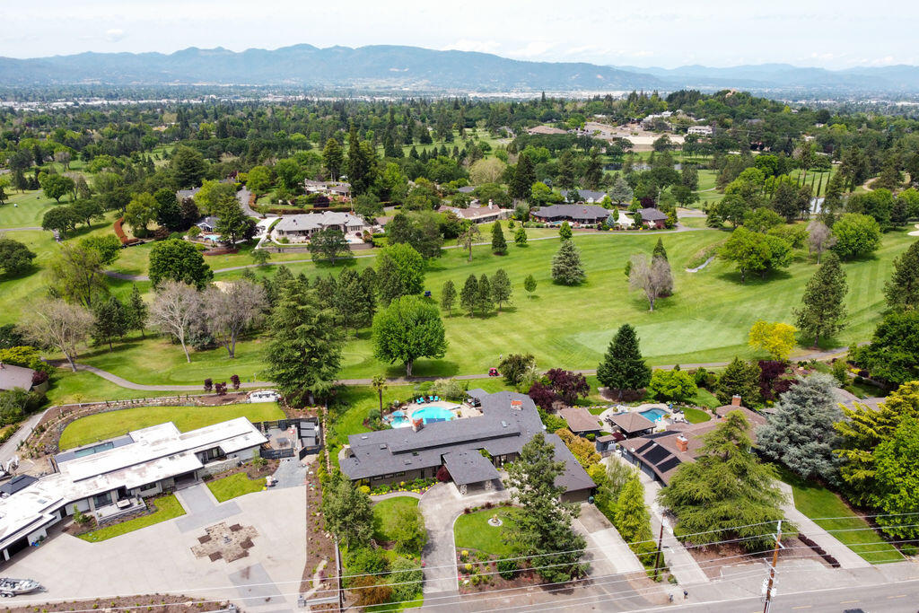 124 South Foothill Road Medford, OR 97504 - Photo 11 of 77 SF(13)