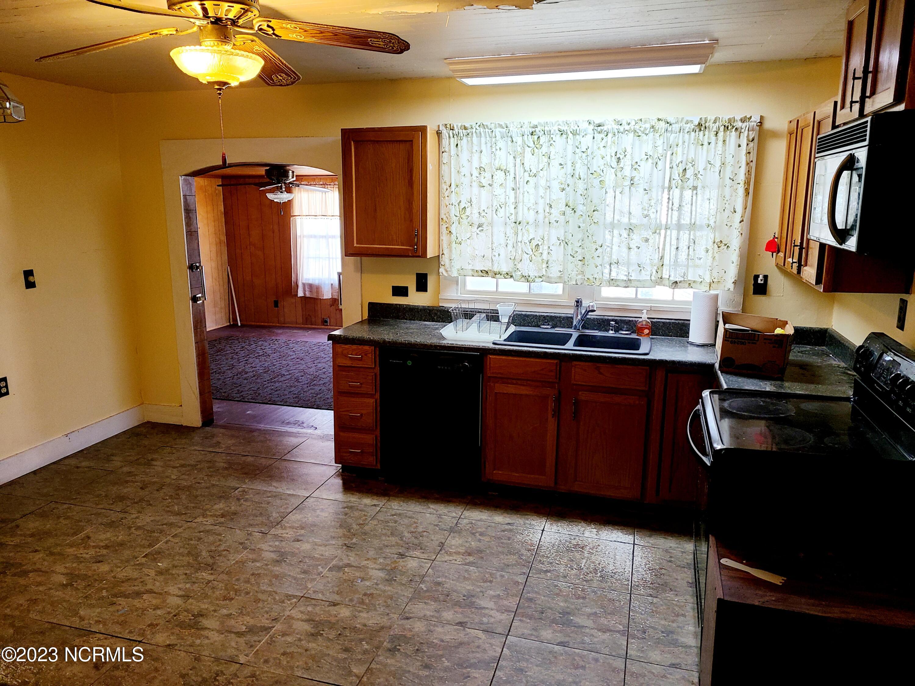 1522 High House Road Clinton, NC 28328 - Photo 15 of 22 20231108_141009