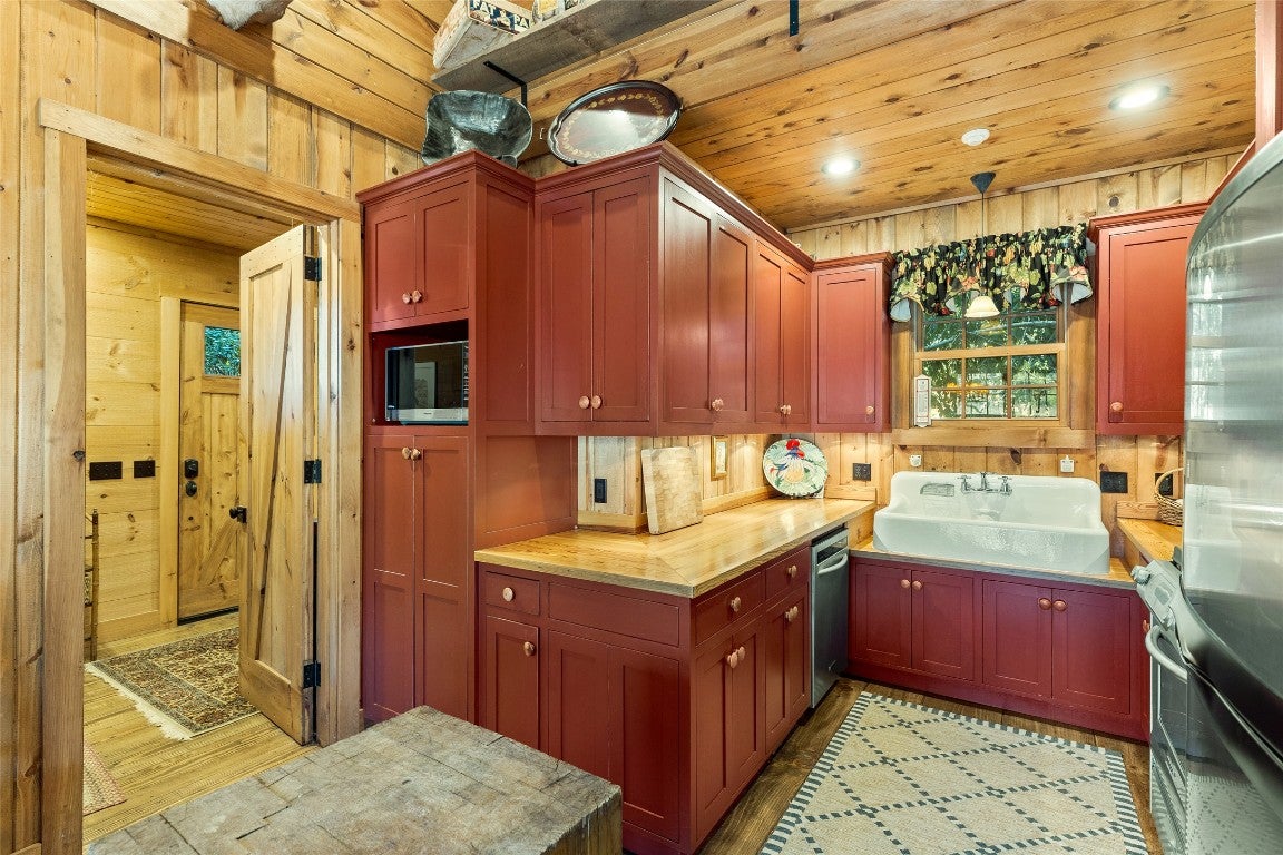 153 Mirror Lake Road Highlands, NC 28741 - Photo 10 of 40 Gallery Image 10