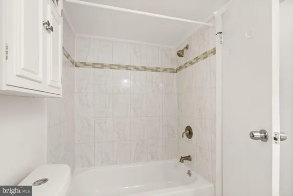 $2,250 | 2042 Royal Fern Court, Unit 1B, Reston, VA 20191