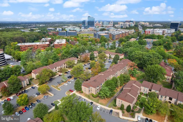 $2,250 | 2042 Royal Fern Court, Unit 1B, Reston, VA 20191