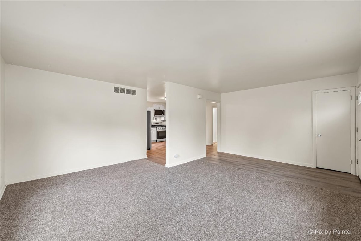 288 North Addison Road Wood Dale, IL 60191 - Photo 9 of 23 a view of an empty room and closet