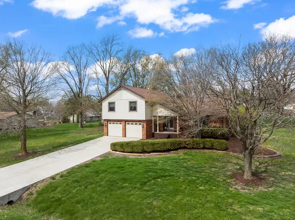 $420,000 | 15878 East Old Orchard Road, Bloomington, IL 61705