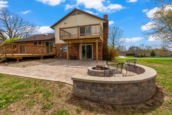 $430,000 | 15878 East Old Orchard Road, Bloomington, IL 61705