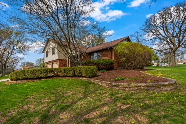 $430,000 | 15878 East Old Orchard Road, Bloomington, IL 61705