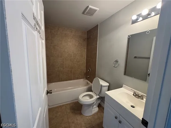 $1,600 | 1020-1022 Northeast 8th Place, Cape Coral, FL 33909