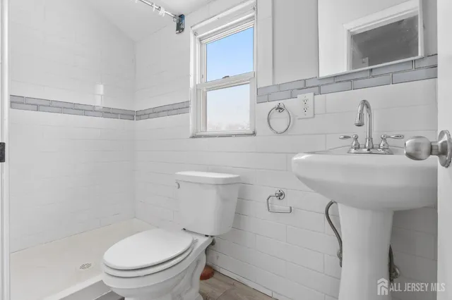 $1,000 | 211-211 North 13th Street, Unit 3, Newark, NJ 07107