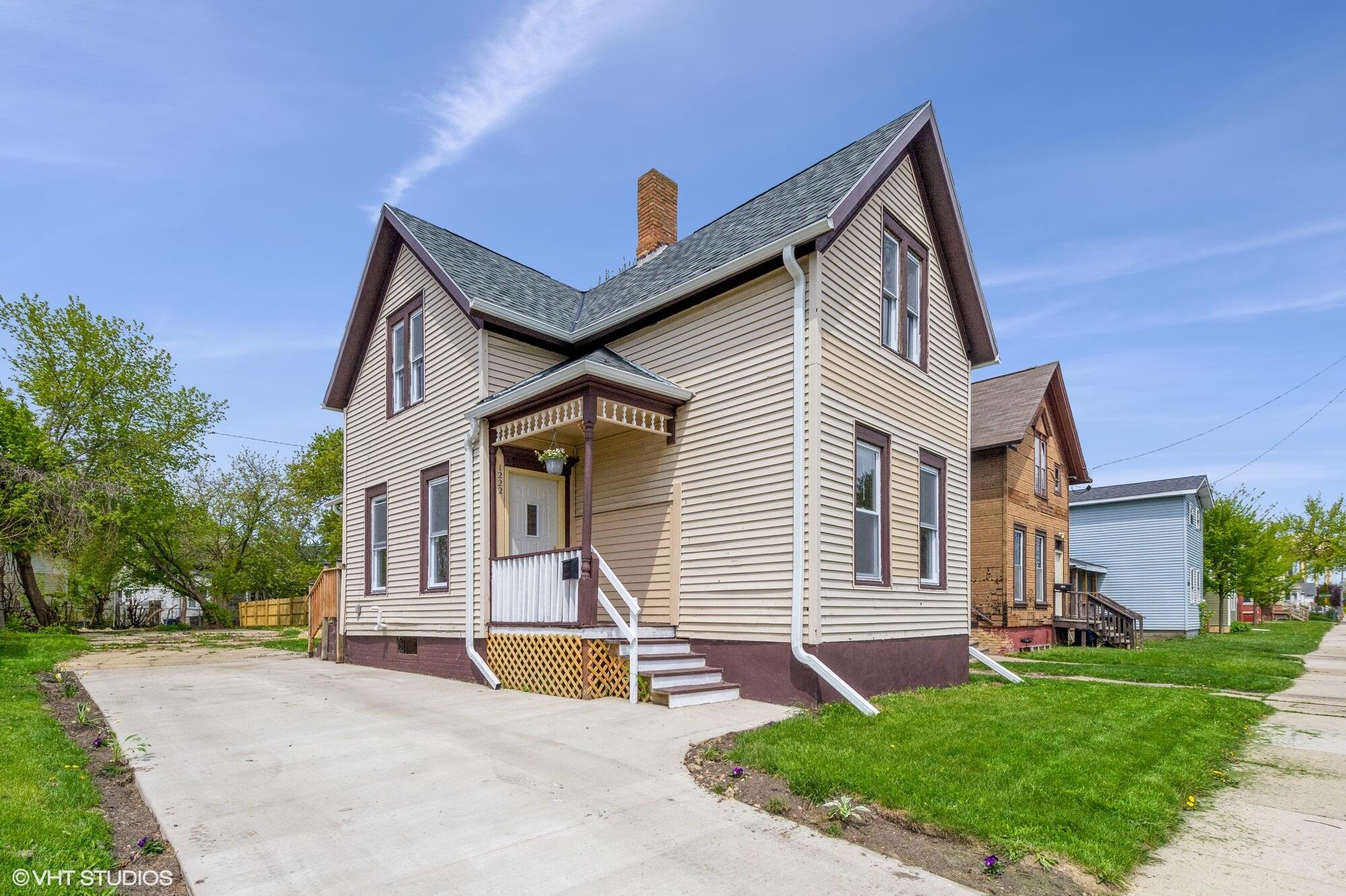 1222 Summit Avenue Racine, WI 53404 - Photo 1 of 1 21_1222SUMMITAVE_571_FrontView_MRED_2000