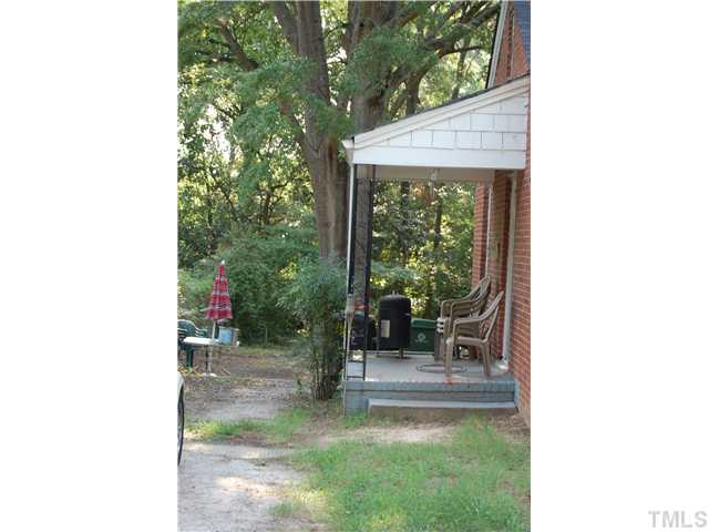 905 North State Street Raleigh, NC 27604 - Photo 2 of 3 a backyard of a house with table and chairs