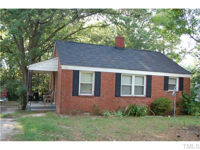 905 North State Street Raleigh, NC 27604 - Photo 3 of 3 a backyard of a house with potted plants and large tree