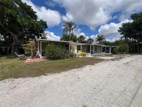 $1,325 | 275 Pineapple Street, Unit B, Englewood, FL 34223