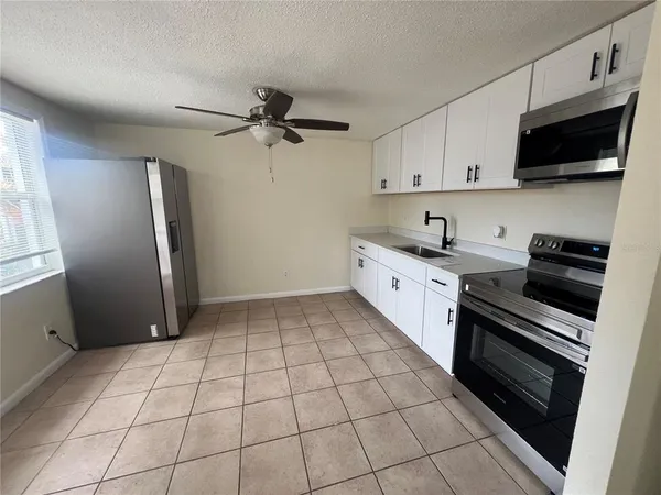 $1,325 | 275 Pineapple Street, Unit B, Englewood, FL 34223