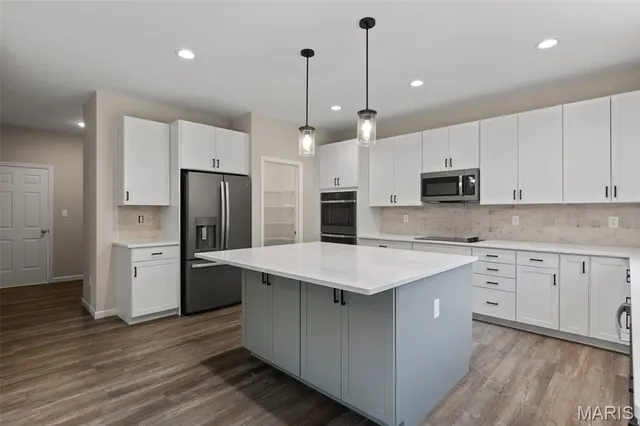 $652,268 | 2213 Rule Avenue, Maryland Heights, MO 63043