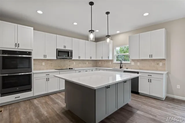 $652,268 | 2213 Rule Avenue, Maryland Heights, MO 63043