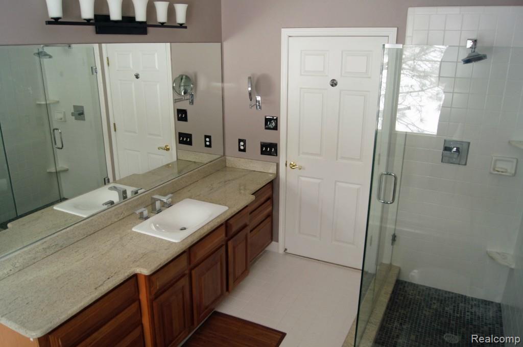 1794 Fox Run Rochester Hills, MI 48306 - Photo 23 of 36