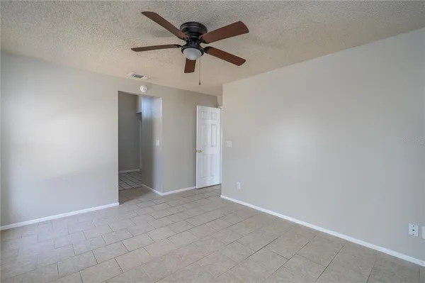 an empty room with ceiling fan and a ceiling fan