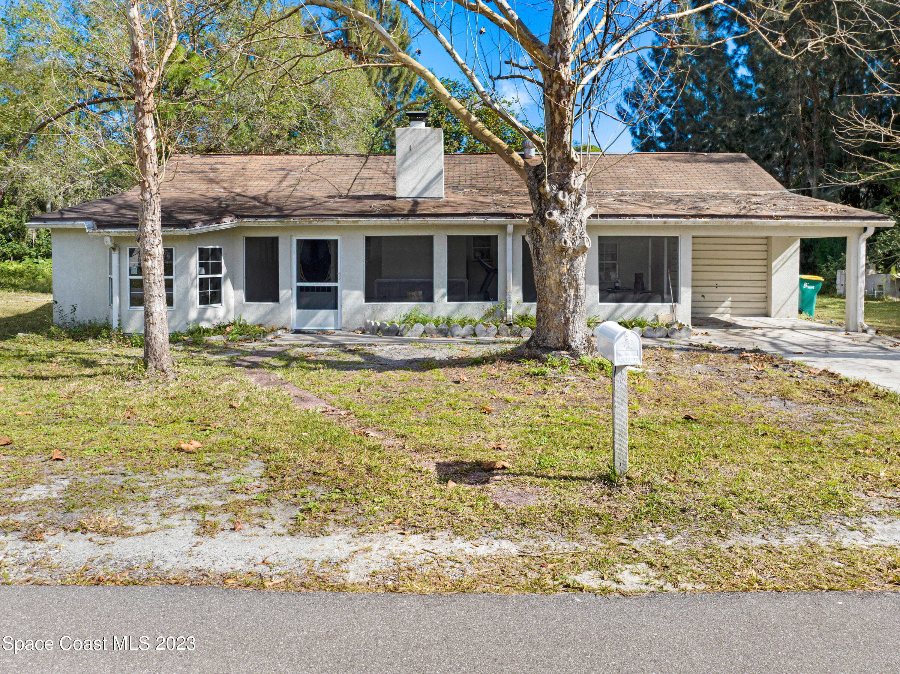 a front view of house with small garden