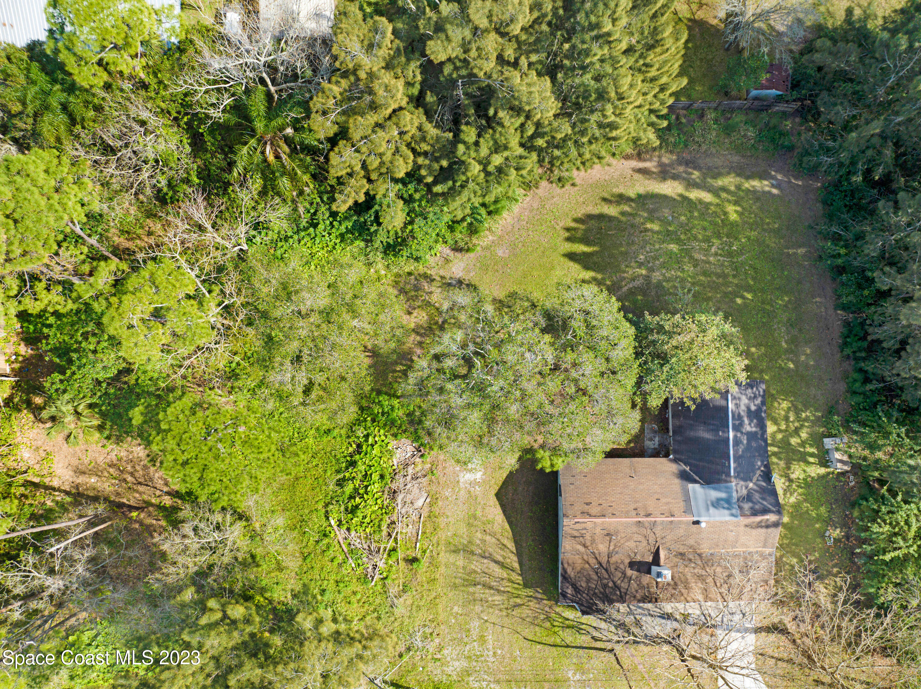 2245 Commodore Boulevard Melbourne, FL 32904 - Photo 7 of 15 a view of a garden with plants