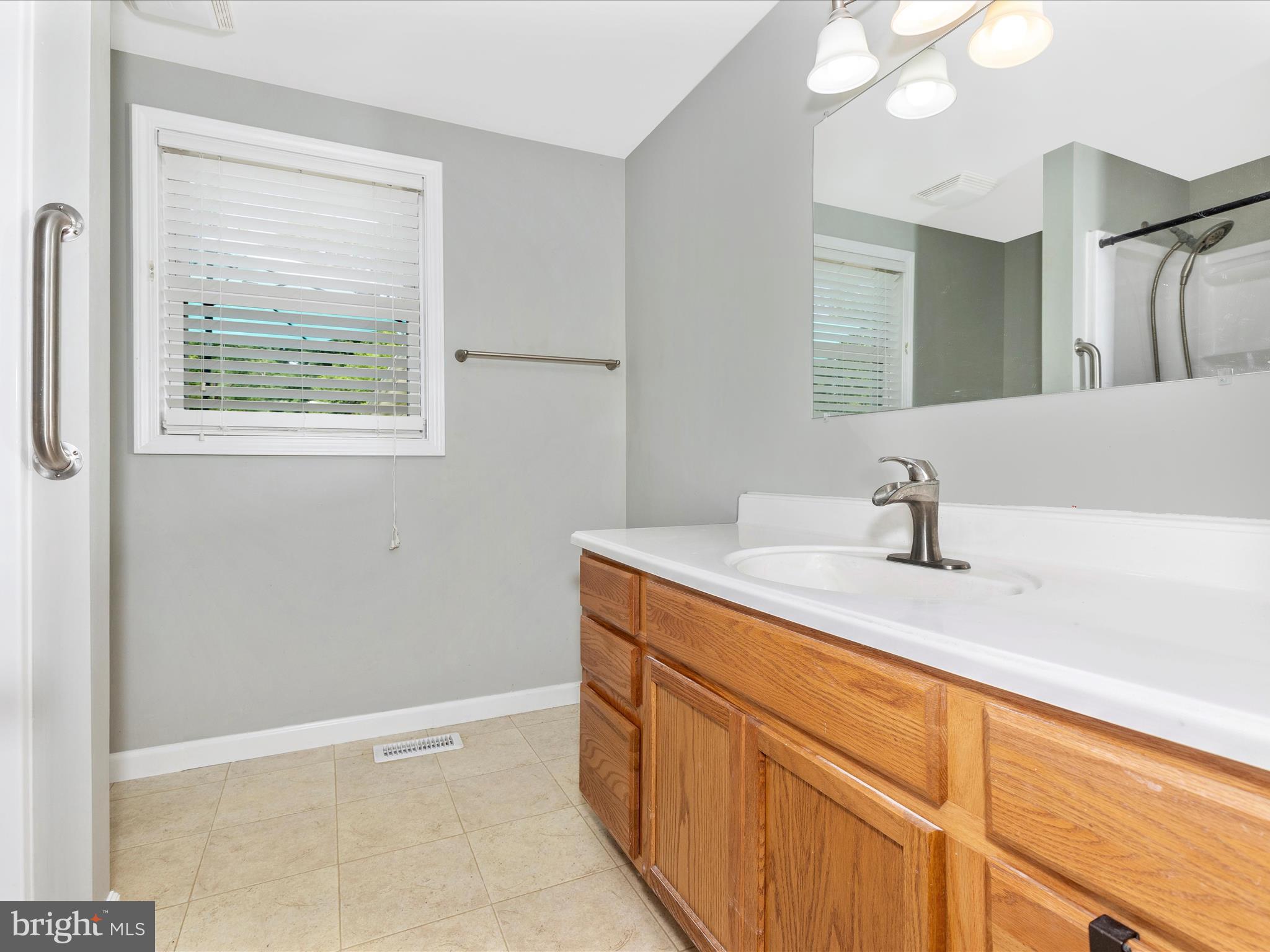 13240 Edgemont Road Smithsburg, MD 21783 - Photo 13 of 25 Hall Bath