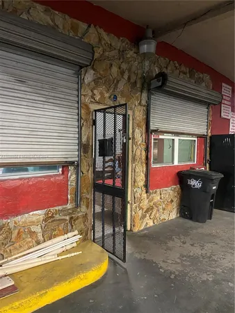 a view of a house with backyard