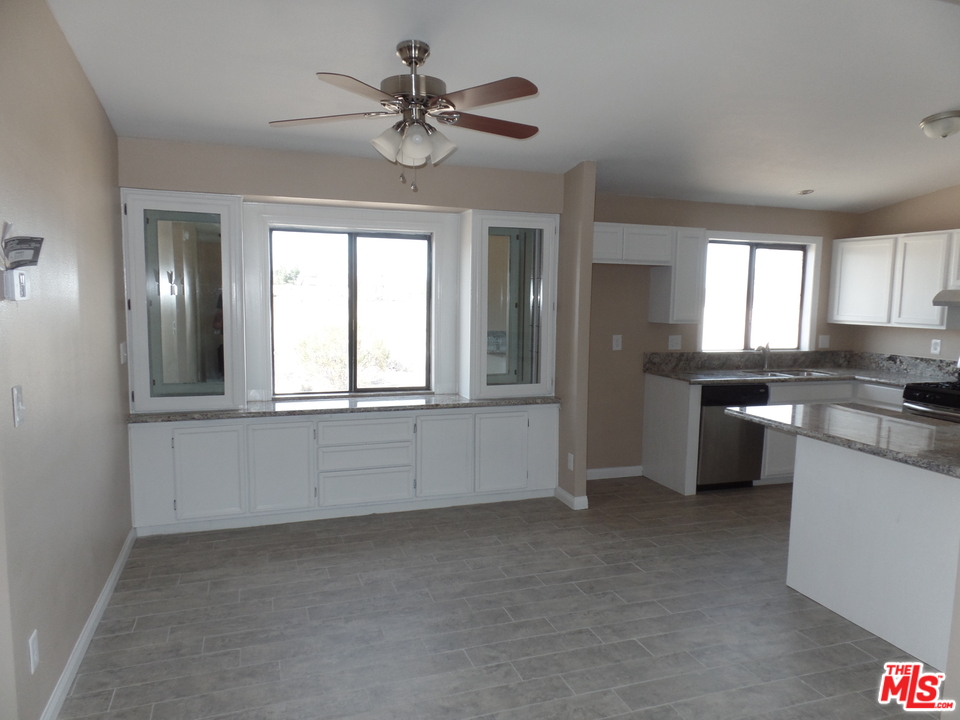11550 Barker Road Victorville, CA 92392 - Photo 4 of 14