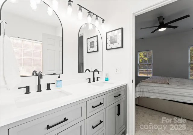 a en suite bathroom with double vanity and a bathtub