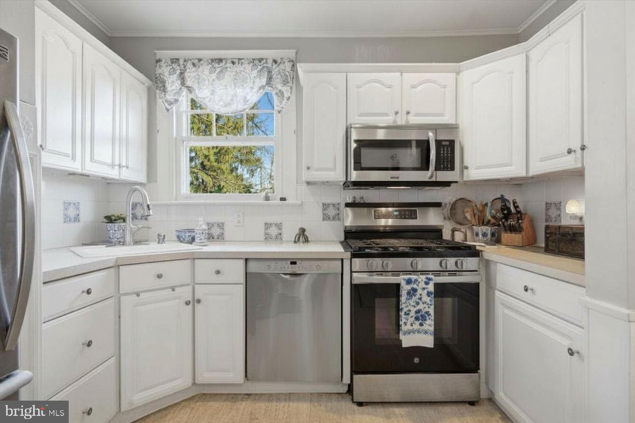 715 North Easton Road Glenside, PA 19038 - Photo 5 of 21 Charming kitchen with modern touches.
