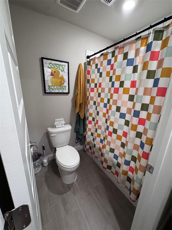 1908 Cookes Lane Cleburne, TX 76033 - Photo 11 of 17 Secondary bathroom