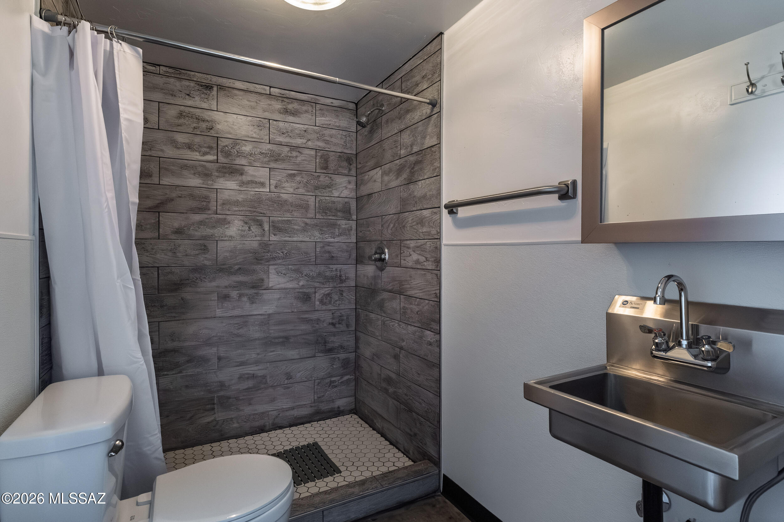 802 East Silverlake Road Tucson, AZ 85713 - Photo 32 of 46