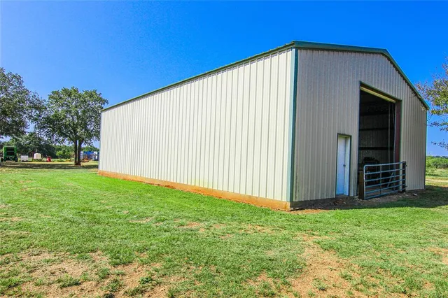 a view of a back yard of the house
