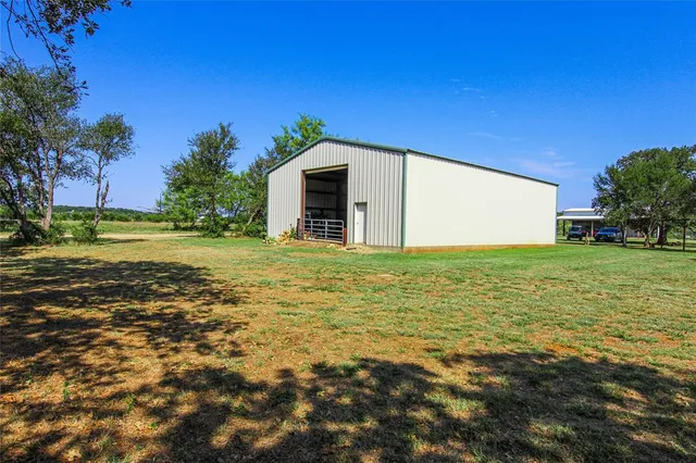 a view of a yard with a barn