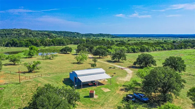 a view of a garden with lawn chairs