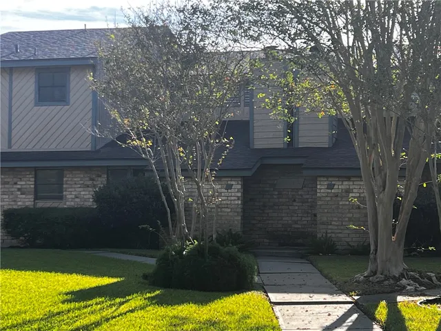 a view of a yard with a tree