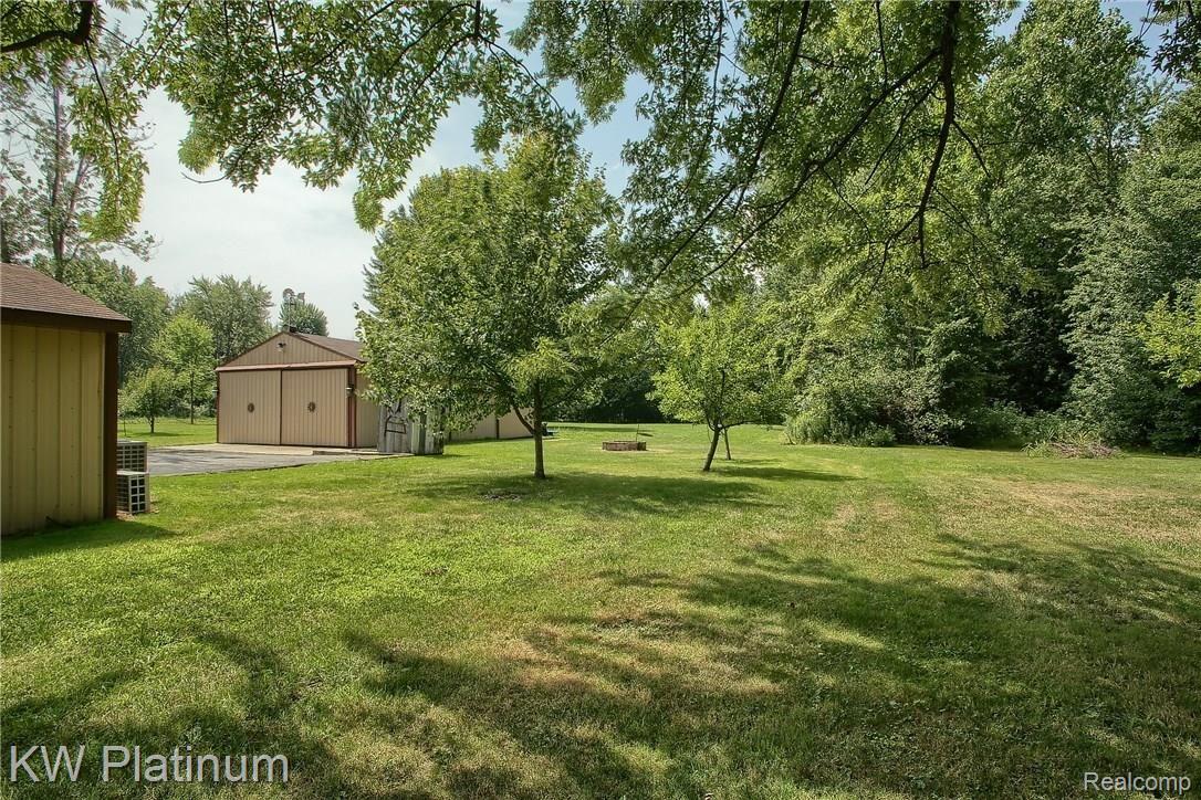 32560 Sutton Road New Baltimore, MI 48047 - Photo 33 of 35 Polebarn.jpg