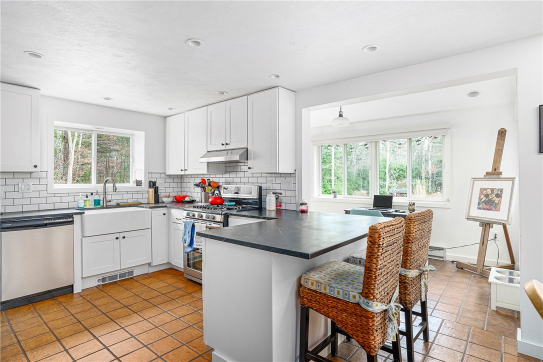 126 Mail Road Exeter, RI 02822 - Photo 4 of 36