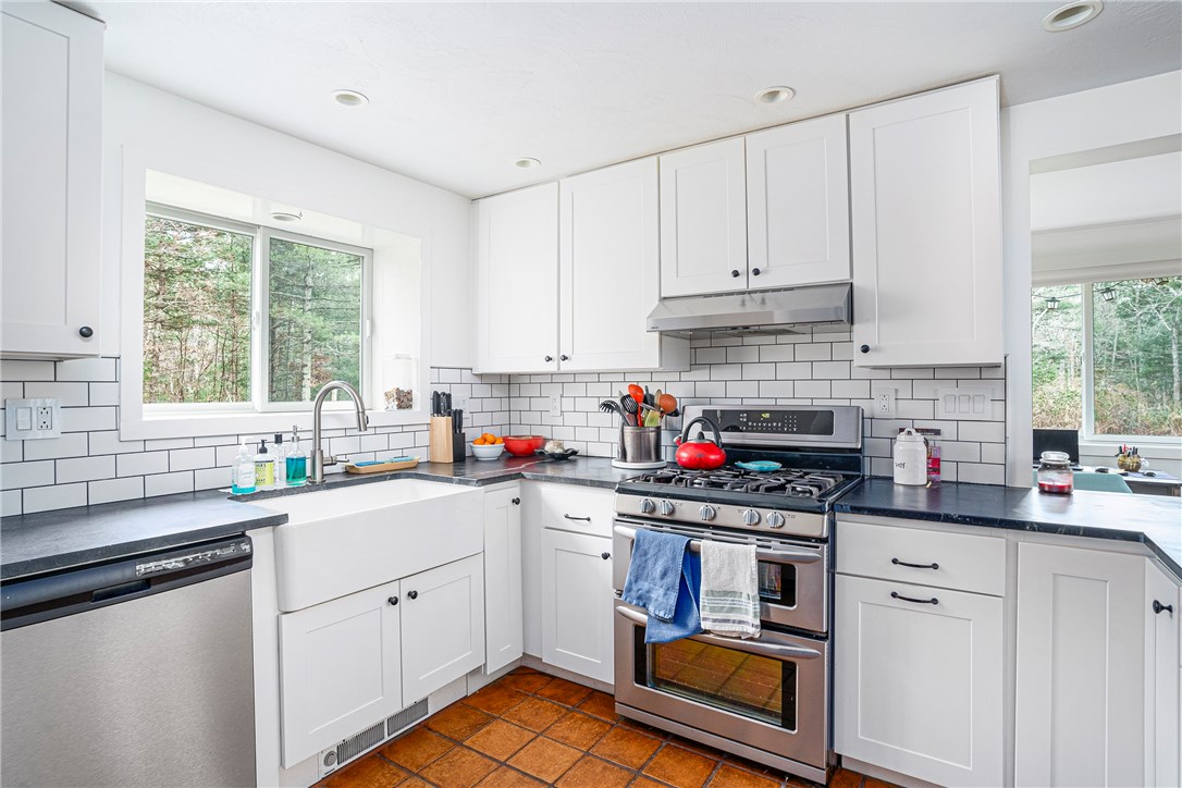 126 Mail Road Exeter, RI 02822 - Photo 5 of 36