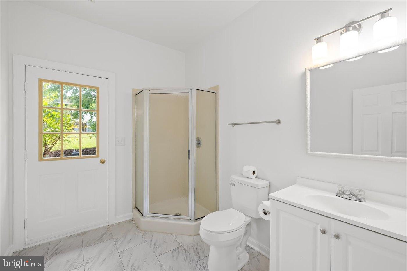 274 A Aaron Mountain Road Castleton, VA 22716 - Photo 25 of 76 Second main floor BA