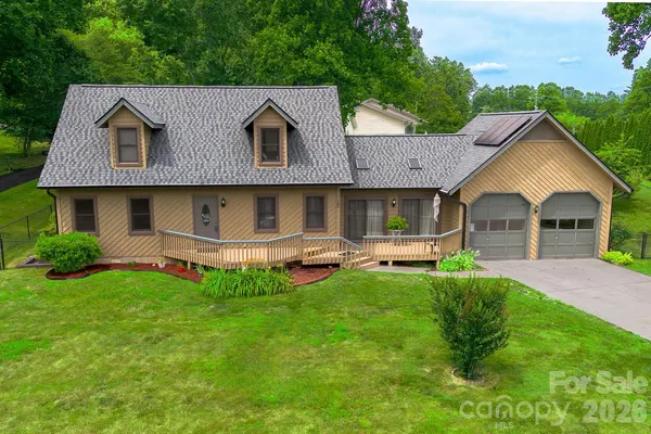$424,900 | 100 Forest Park Drive, Hendersonville, NC 28792