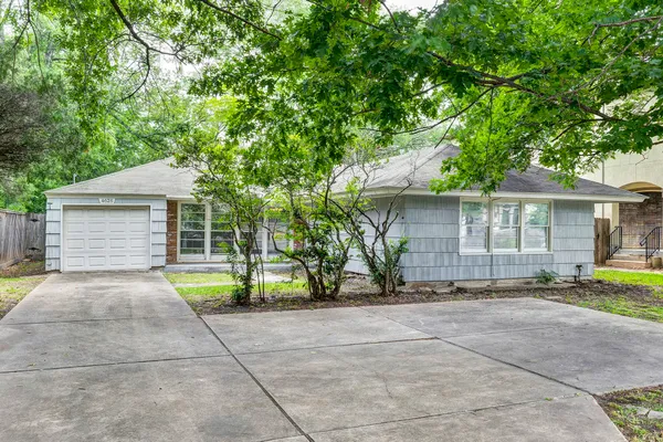 $1,900 | 4626 Evergreen Street, Bellaire, TX 77401