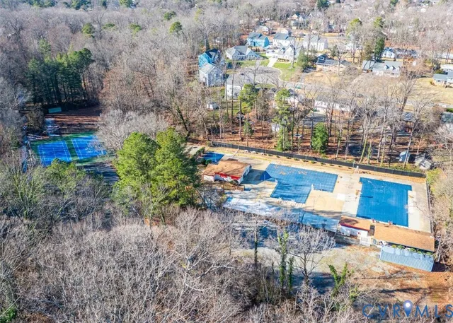 a view of a back yard