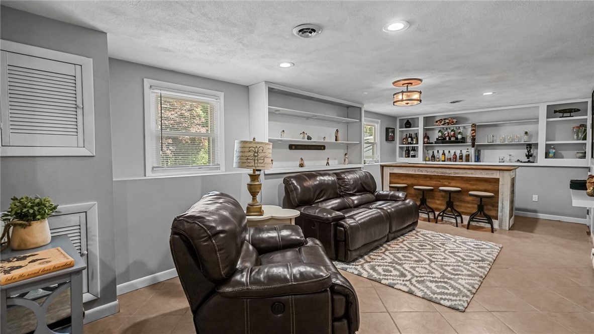 38 Kimberly Lane North Cranston, RI 02921 - Photo 20 of 46